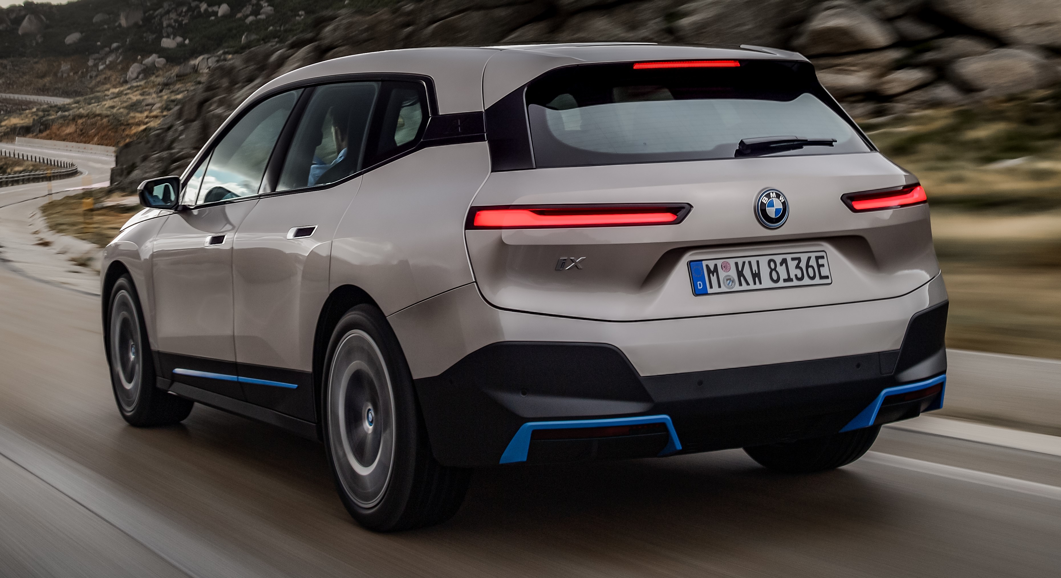 BMW Reveals New Electric iX SUV | WardsAuto